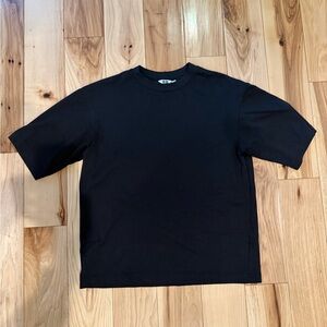 Uniqlo Black Blank T shirt size Medium